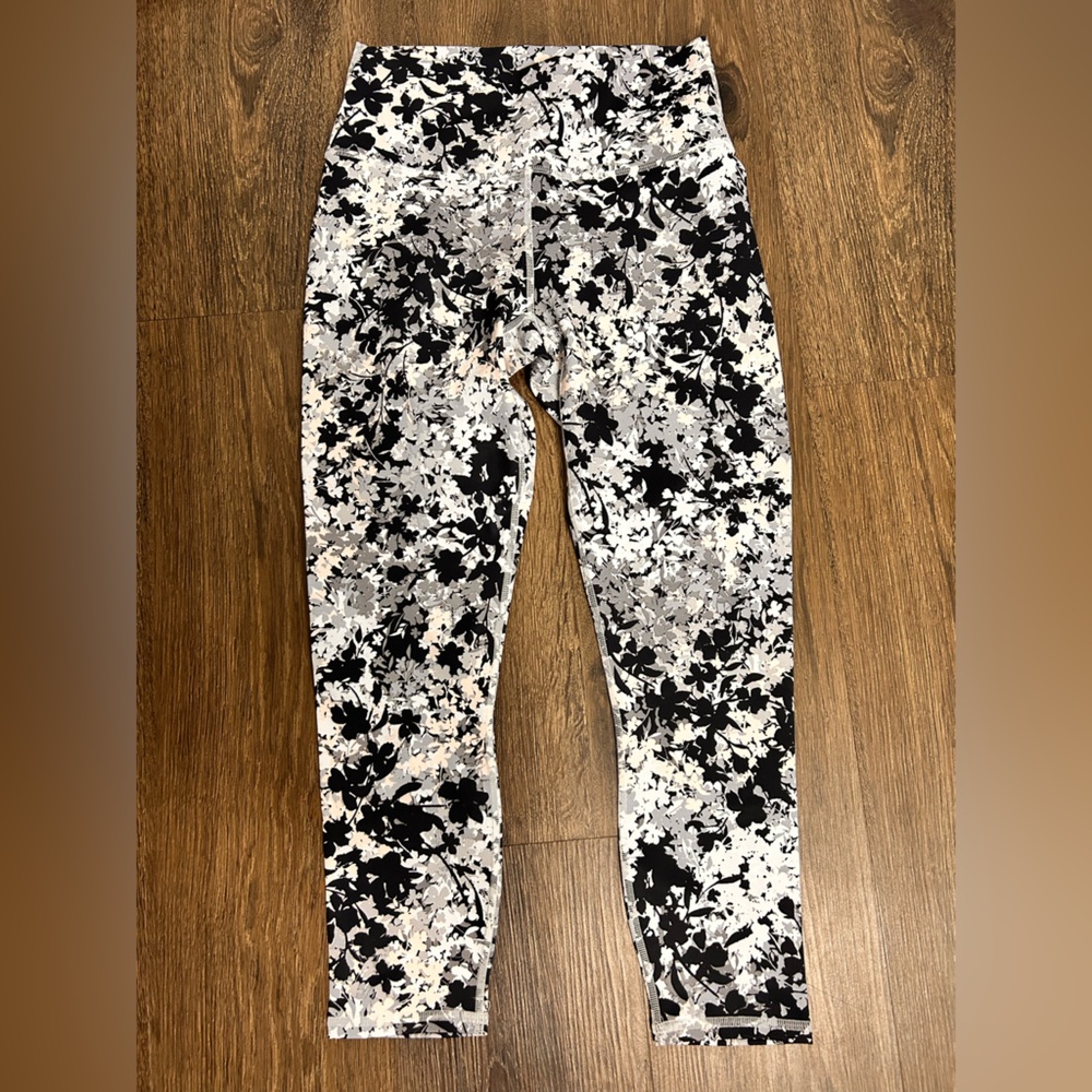Fabletics Women’s Compression Leggings Black White Activewear Cropped NWT Size S